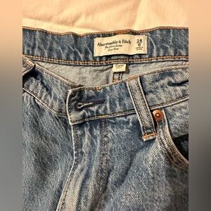 A&F Curve Love, ultra loose, low rise, size 6 R